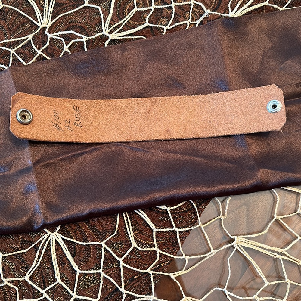 Stamped genuine leather cuff - Picture 3 of 7